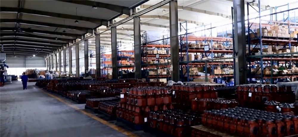 Factory Direct Sales 540rpm Pto Small Farming Aluminum Housing Bevel Gear Gearbox for Tractor