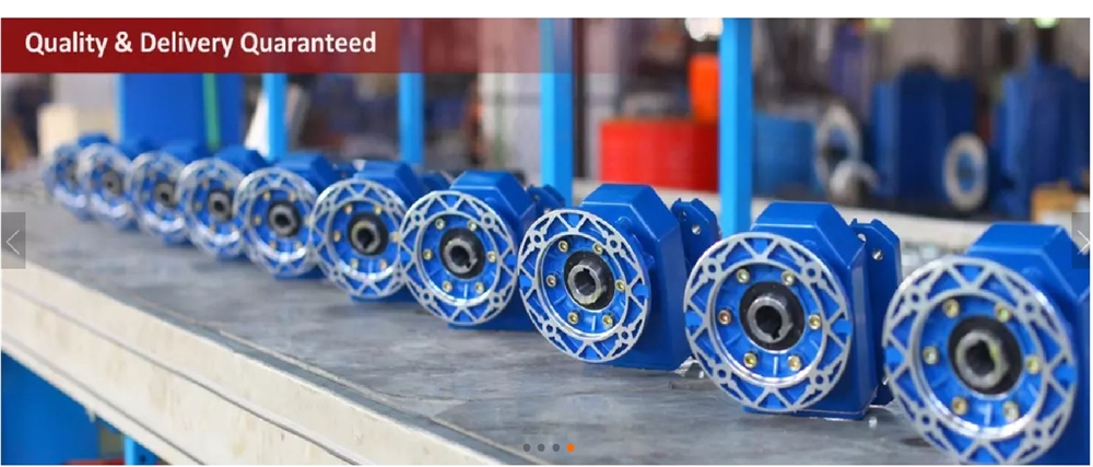 New design housing RV025 to 090 small worm reducer forward reverse gear box for AC motor