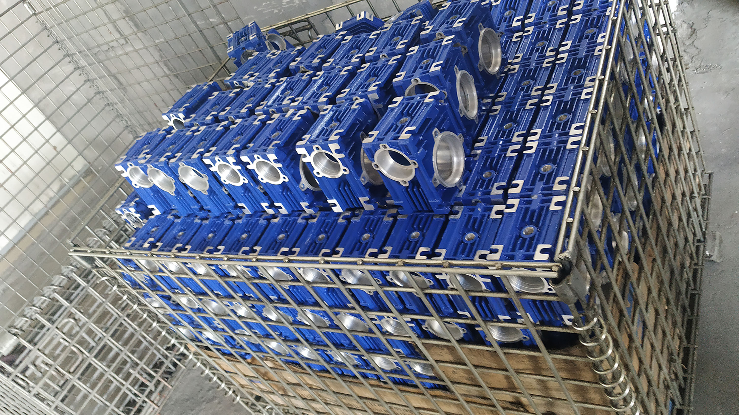 RV Worm Gear Electric Motor Speed Reducer with High Quality Drive Power Transmission Nmrv Box Motor 3 Phase Gearbox